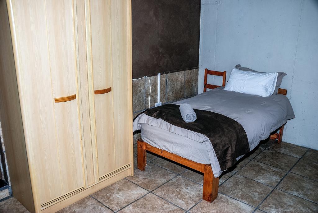 Ibis Place Guest House Molen Drift Екстер'єр фото